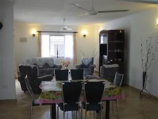 Green Palm Self Catering And Chalets Анс-о-Пен 2*,  Сейшельские острова